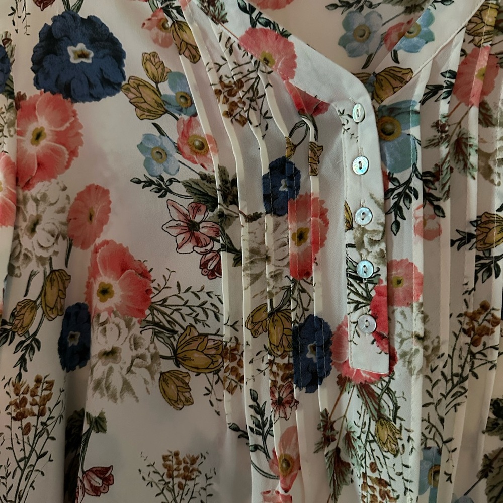 Rose & Olive Multicolor Floral Blouse - Picture 3 of 7